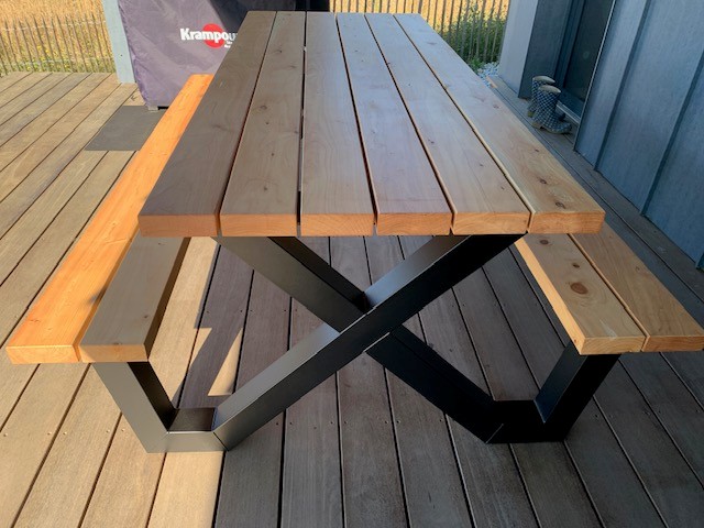 Table-exterieure-cypres - Scierie de Cornouaille Table-exterieure-cypres