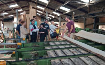 Visite de la scierie par 6 jeunes de la Mission…